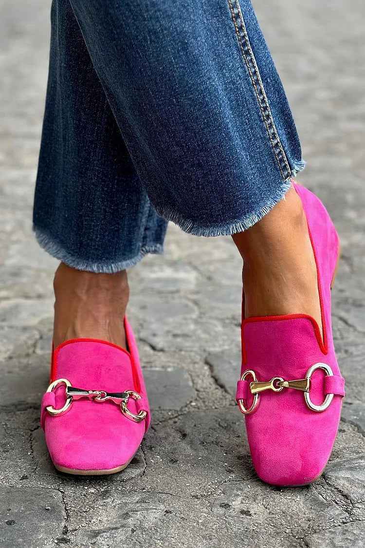 Neon fluoreszierende Loafer mit metallischen Akzenten