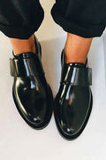 Schlanke, polierte Riemen-Loafer für moderne Raffinesse