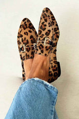 Elegante formelle Schuhe mit feinem Muster und dezenten Absätzen