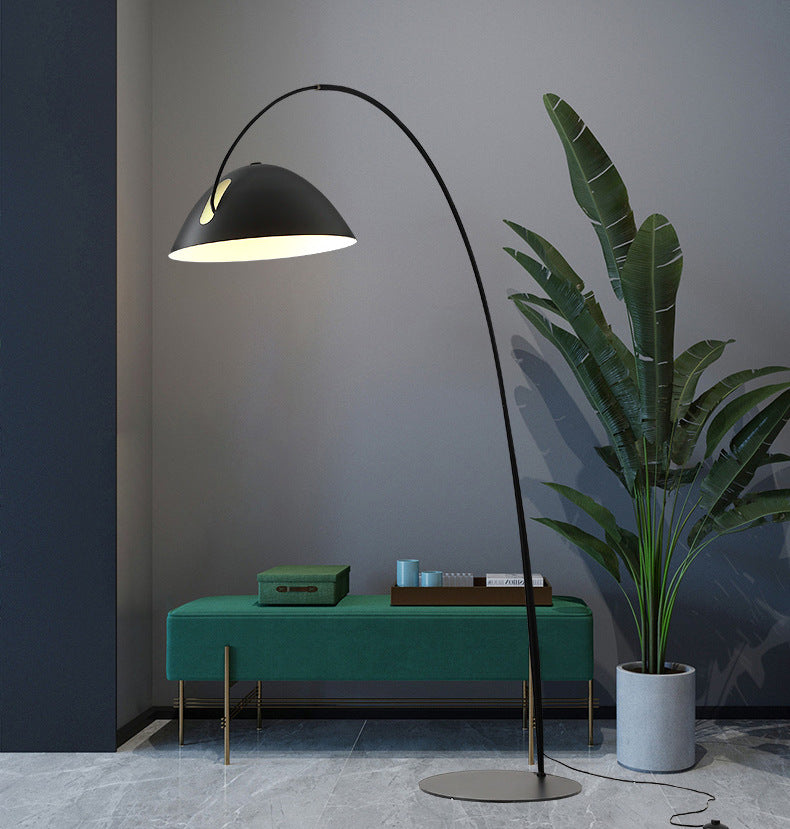 PlumaLight - Bogen-Stehlampe mit elegantem LED-Beleuchtung für anspruchsvolle Wohnzimmer