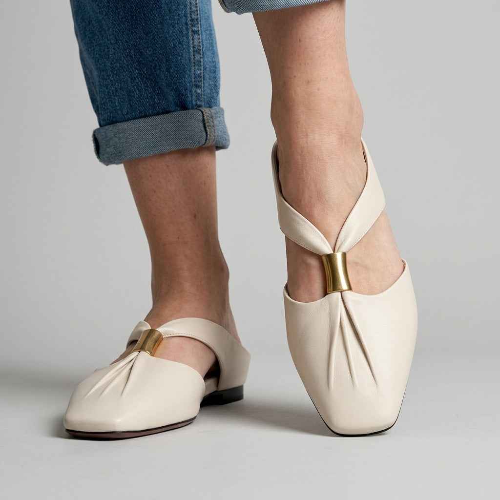 Leder-Pantolette Flach mit T-Bar und eckiger Zehenpartie