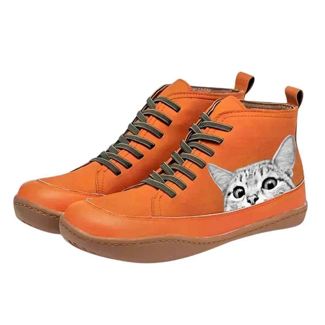Schicke Lederstiefel mit Katzenmotiv