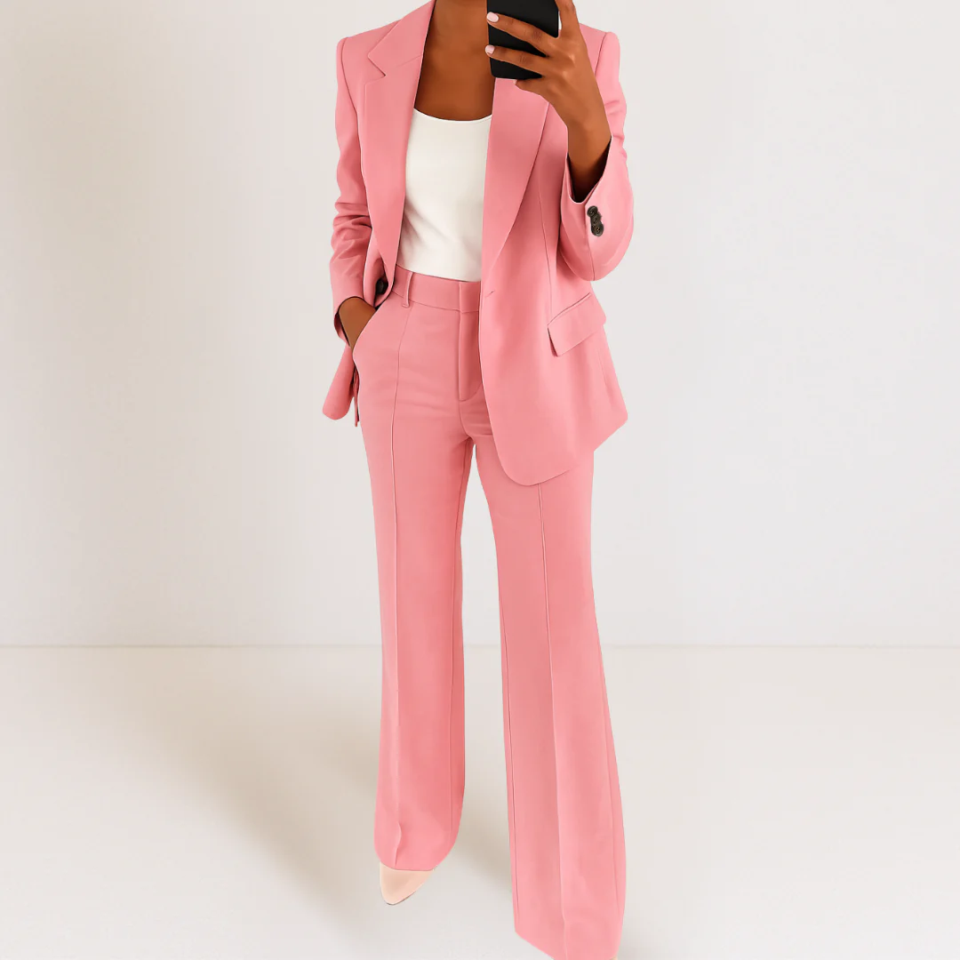 Modekate Kleidung mit eleganter Blazer und kühnen Streifenakzenten
