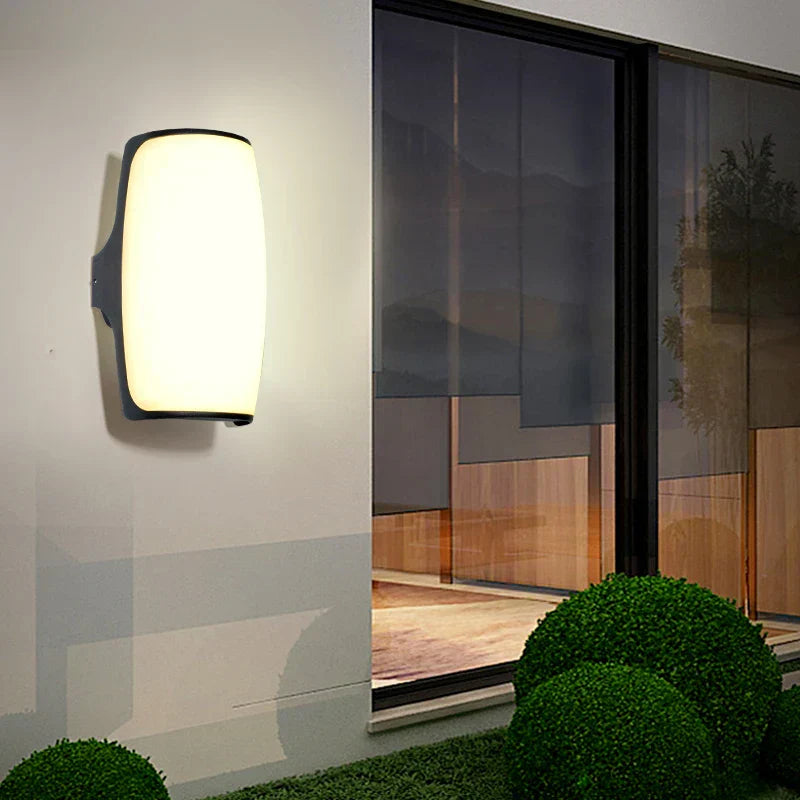 Astyra - Moderne schwarze Außenwandlampe mit LED und IP65 Wasserdichtigkeit