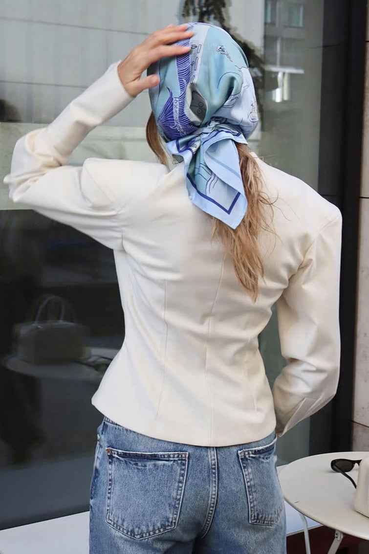 Eleganter Blazer im Court-Stil mit V-Ausschnitt und schmaler Passform