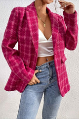 Robuster roter Samtblazer mit stilvollen Karos für einen eleganten Look