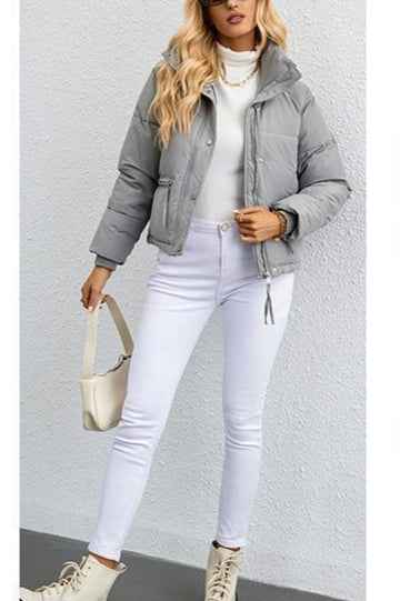 Warme und elegante kurze Daunenjacke mit Stehkragen