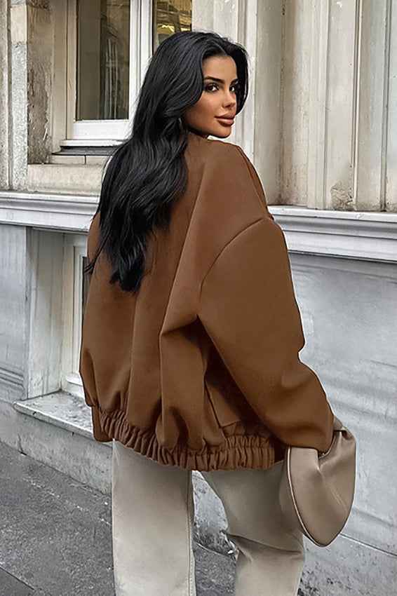 dichter brauner Wollmantel mit elastischem Saum für einen bequemen und warmen Stil