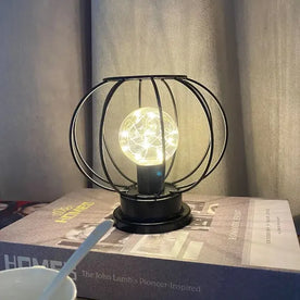 LED-Tischlampe FestiveGlow - Fröhlicher Glanz für festliche Stimmung