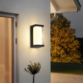 Energooszczędna lampa zewnętrzna z czujnikiem ruchu dla bezpieczeństwa i stylu