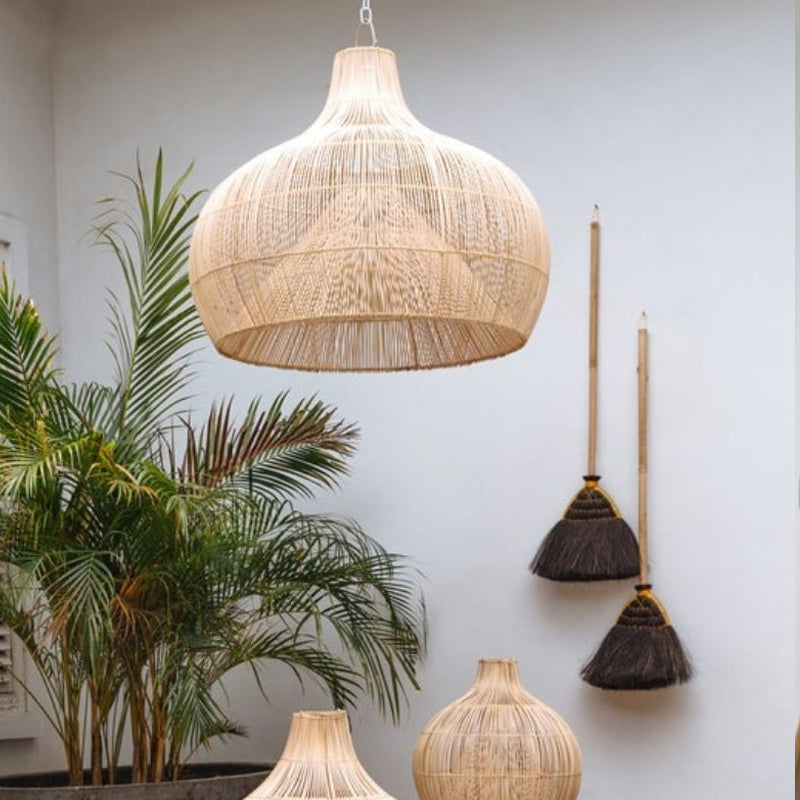 RattaLume - Elegante Rattanschaukel für Innen- und Außenbereich, Fein handgefertigte Beleuchtung