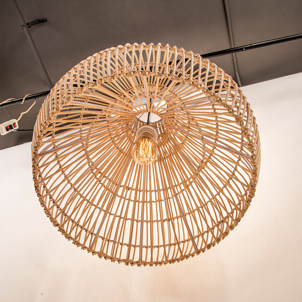 RattaLume - Elegante Rattanschaukel für Innen- und Außenbereich, Fein handgefertigte Beleuchtung
