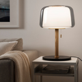 Świecąca LED-owa lampa stołowa o nowoczesnym designie dla stylowej atmosfery