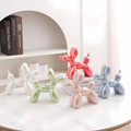 Scultura decorativa unica a forma di cane palloncino in ceramica per un interno affascinante