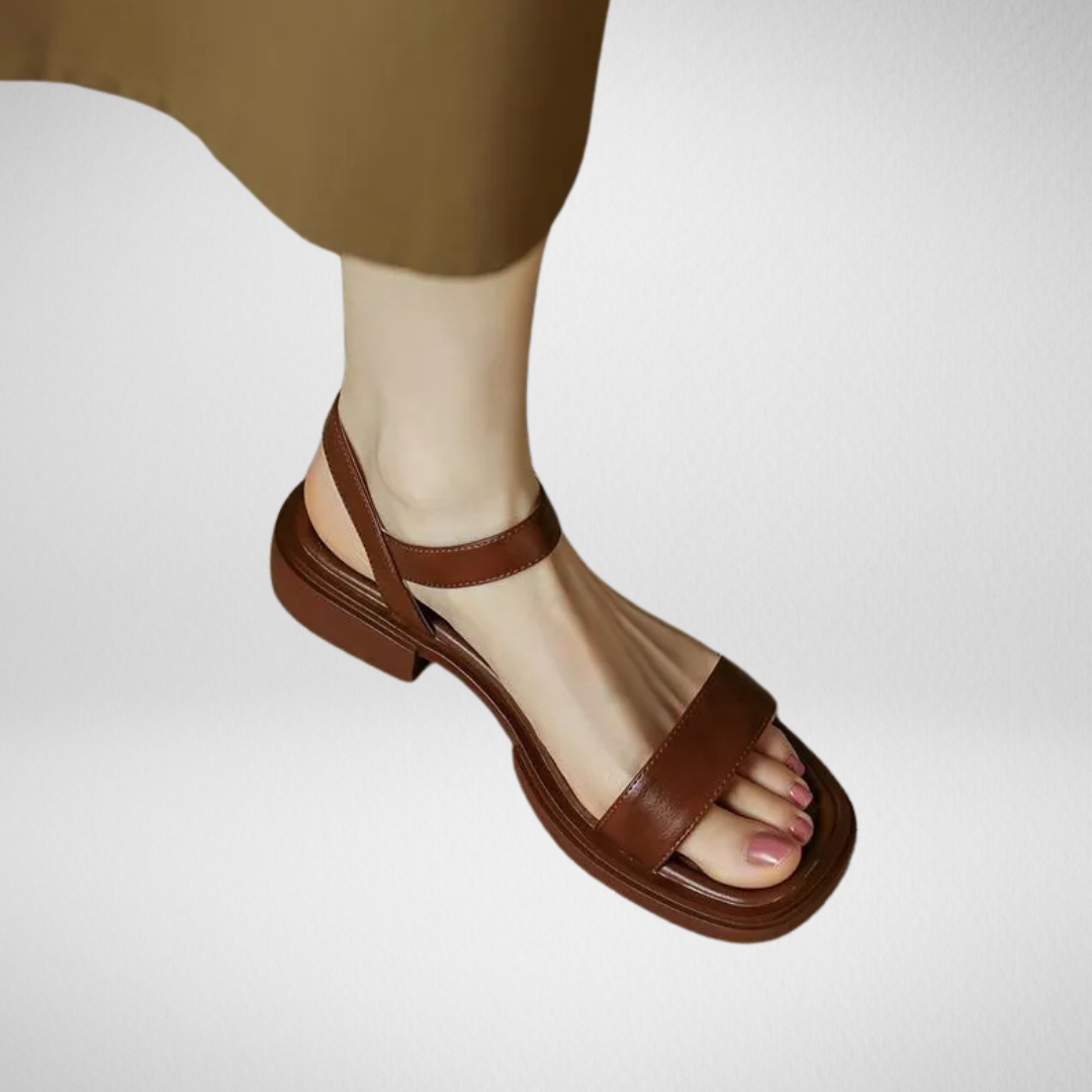 Evelyn | Anspruchsvolle flache Sandalen