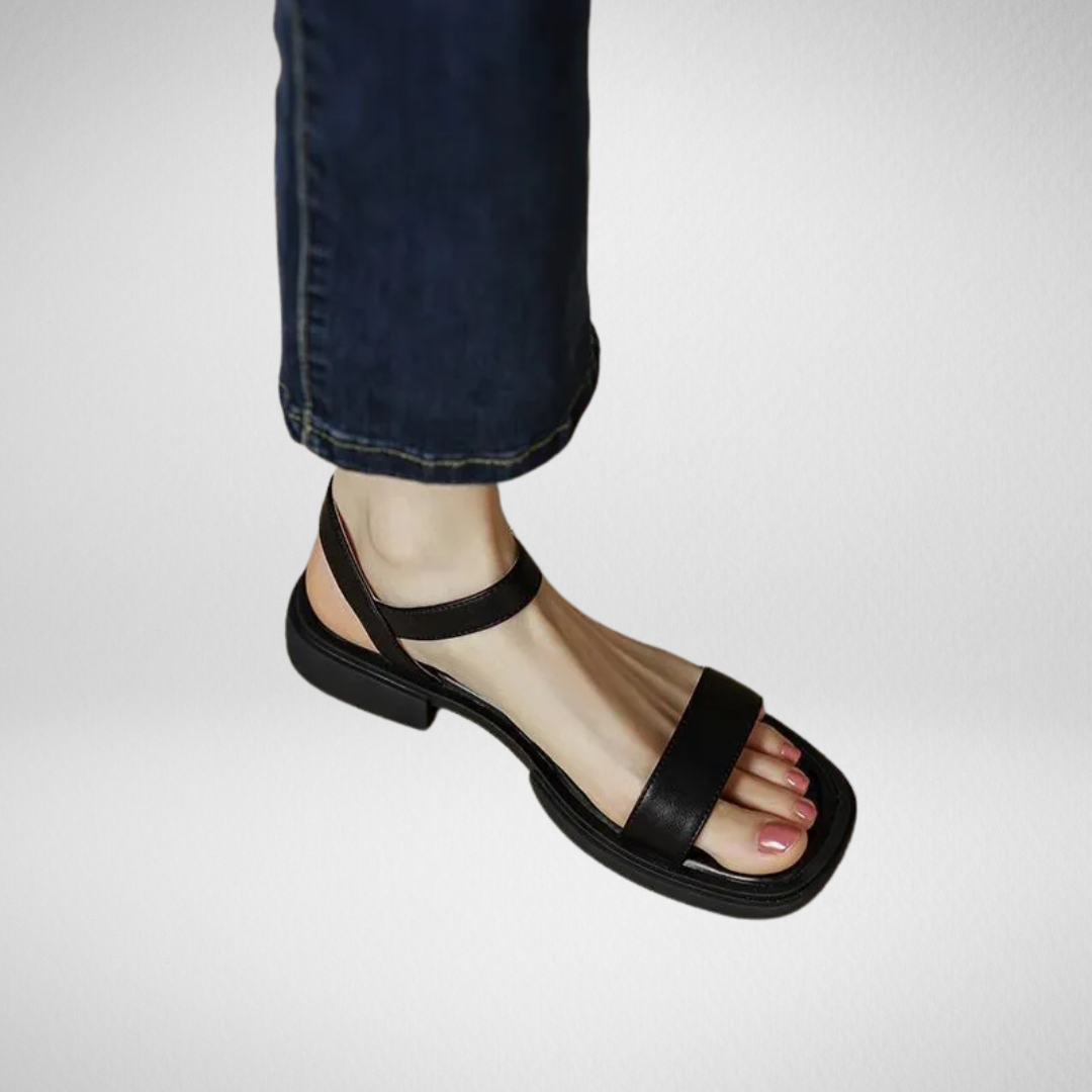 Evelyn | Anspruchsvolle flache Sandalen