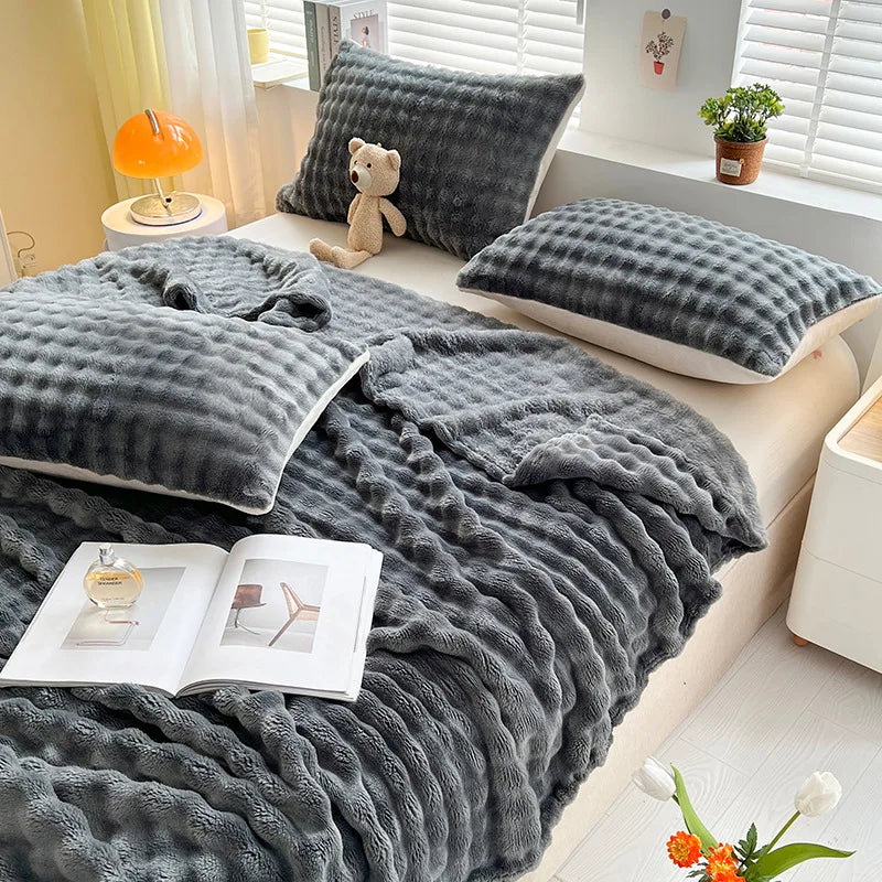 Strukturierte Korallenfleece-Kuscheldecke für Sofa und Bett