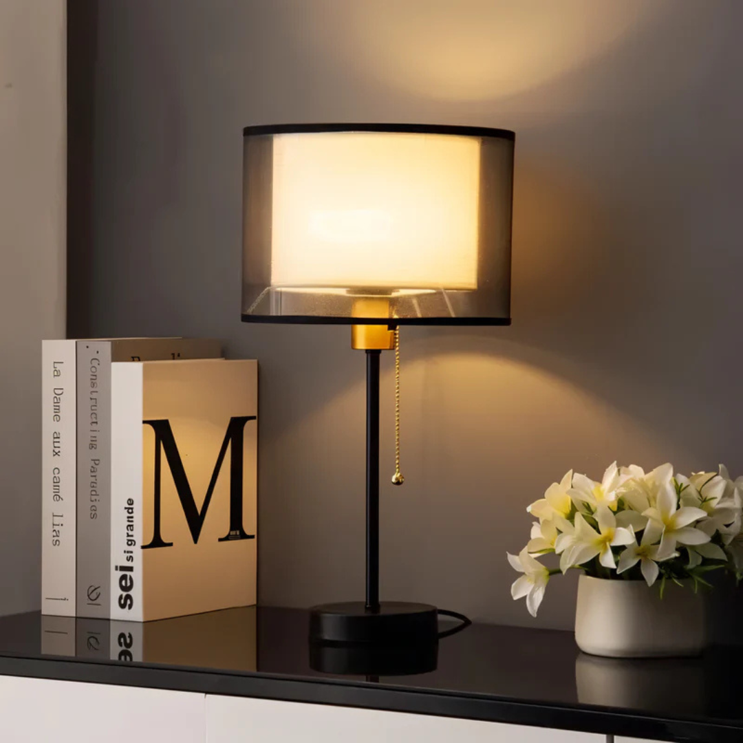 Lumis - Elegante Tischlampe mit luxuriöser doppelter Stoffschirm für eine warme Atmosphäre