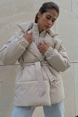 Eleganter, taillierter Wintermantel mit Revers und Gürtel