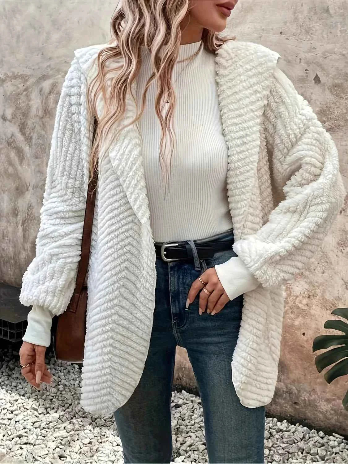 Kuscheliger Kapuzen-Cardigan mit offener Front und langen Ärmeln aus flauschigem Material