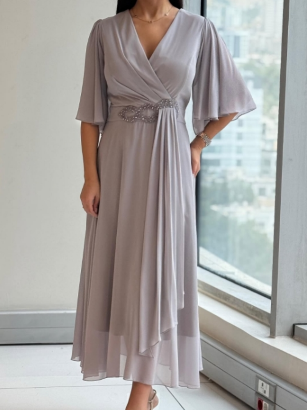 Elegantes Maxikleid aus Chiffon mit V-Ausschnitt