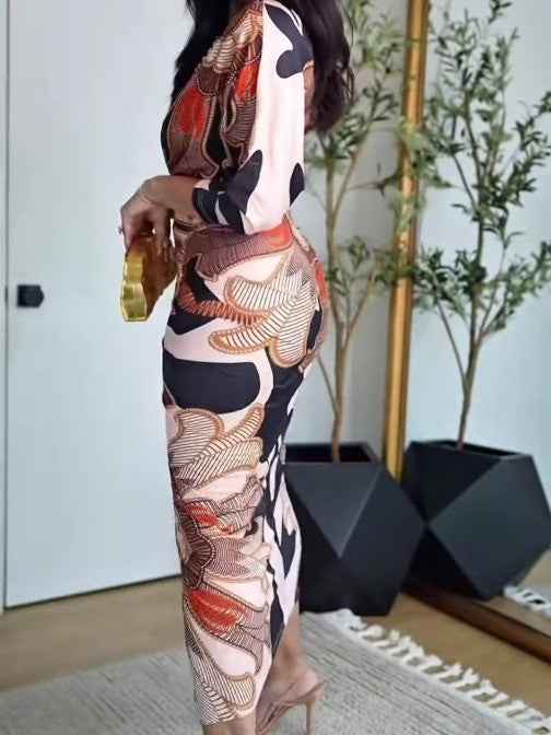 Vintage-Barock-Kleid mit langen Ärmeln und tiefem V-Ausschnitt