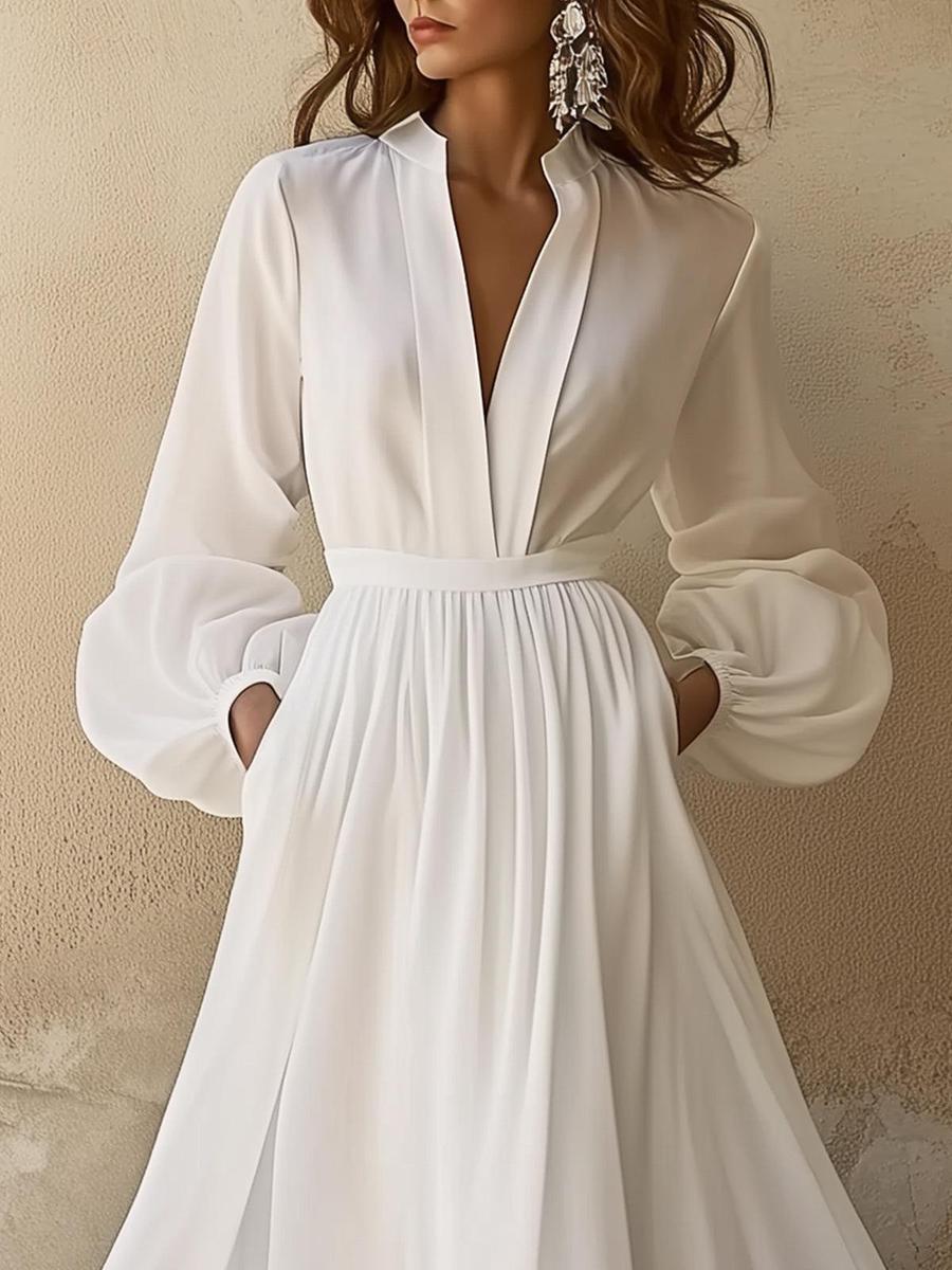 Elegantes langes Vintage-Kleid mit V-Ausschnitt in Weiß
