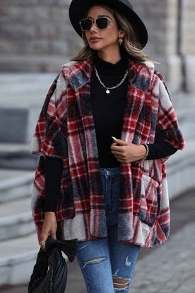 Kurzjacke aus gestricktem Futter mit Kapuze und Vichy-Muster