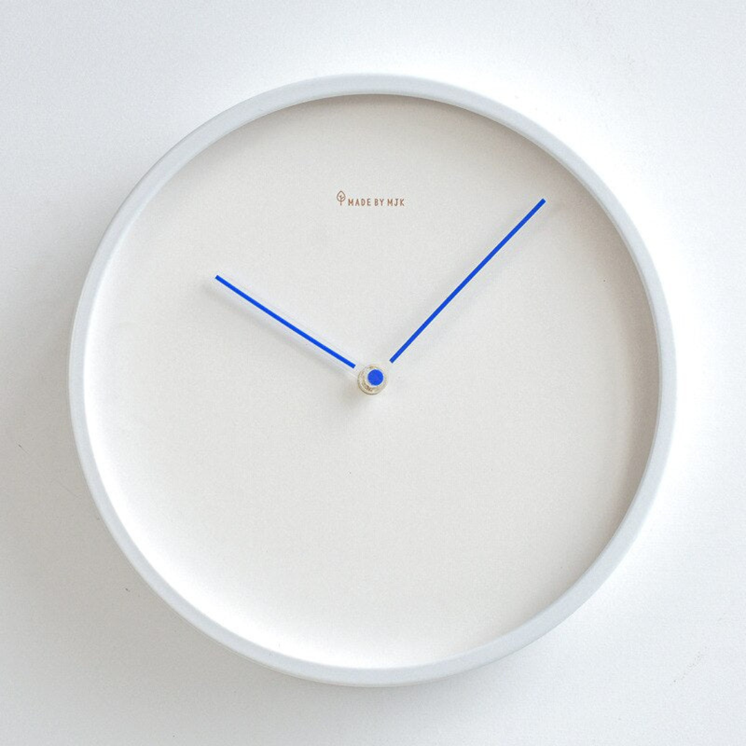 Veyra - Elegante skandinavische Wanduhr mit minimalistischen Design