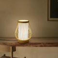 Moderne japansk LED-bordlampe med elegant bambustræ-finish