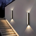 Moderna lampada da parete esterna LED per un'illuminazione d'atmosfera