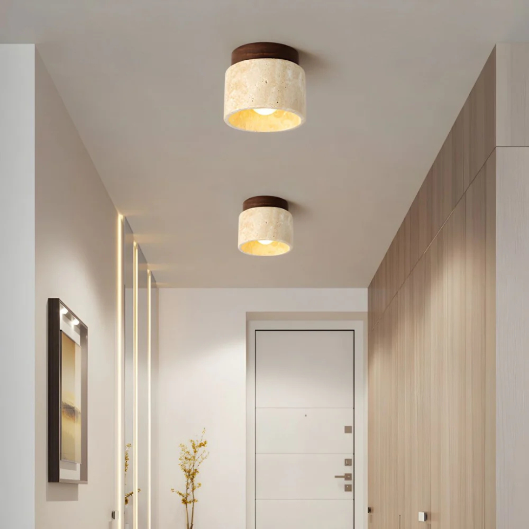 Radia – Elegante zylindrische Travertin plafondlamp met stijlvolle houten accenten voor een warme sfeer