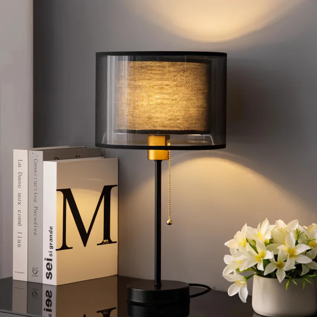 Lumis - Elegante Tischlampe mit luxuriöser doppelter Stoffschirm für eine warme Atmosphäre