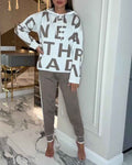 Tuta con cappuccio alla moda con design a lettere – la scelta perfetta per outfit stilosi