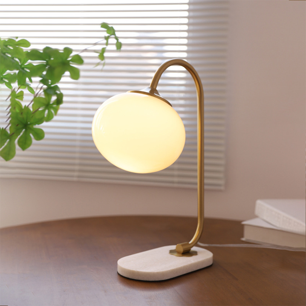 Moderne Designer-Tischlampe aus Glas, Metall, Eisen und Marmor – Elegante Dekoration