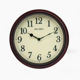 Wanduhr aus braunem Holz TimelessWood - Elegant Design und dauerhaft klassischer Charme