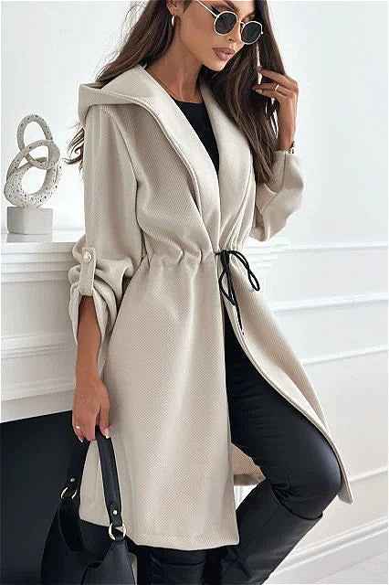 Eleganter Trenchcoat mit Kapuze und Gürtel