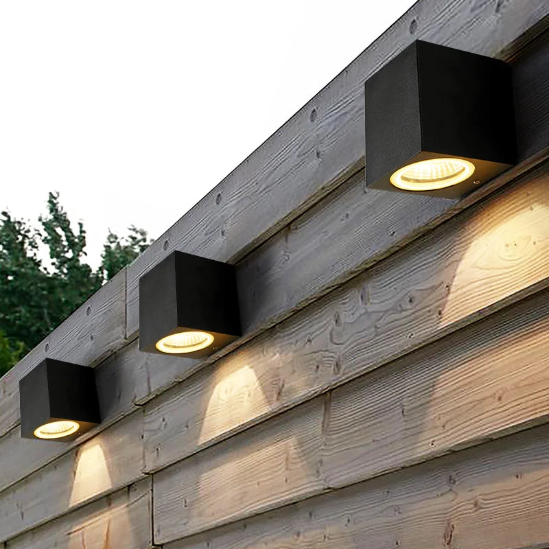 Seralyn Moderne Schwarze Außenwandlampe mit Energiesparender LED-Beleuchtung
