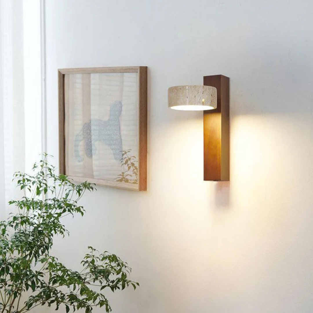 Fotis - Elegante Wabi Sabi Wandlampe aus Travertin für Innenbeleuchtung