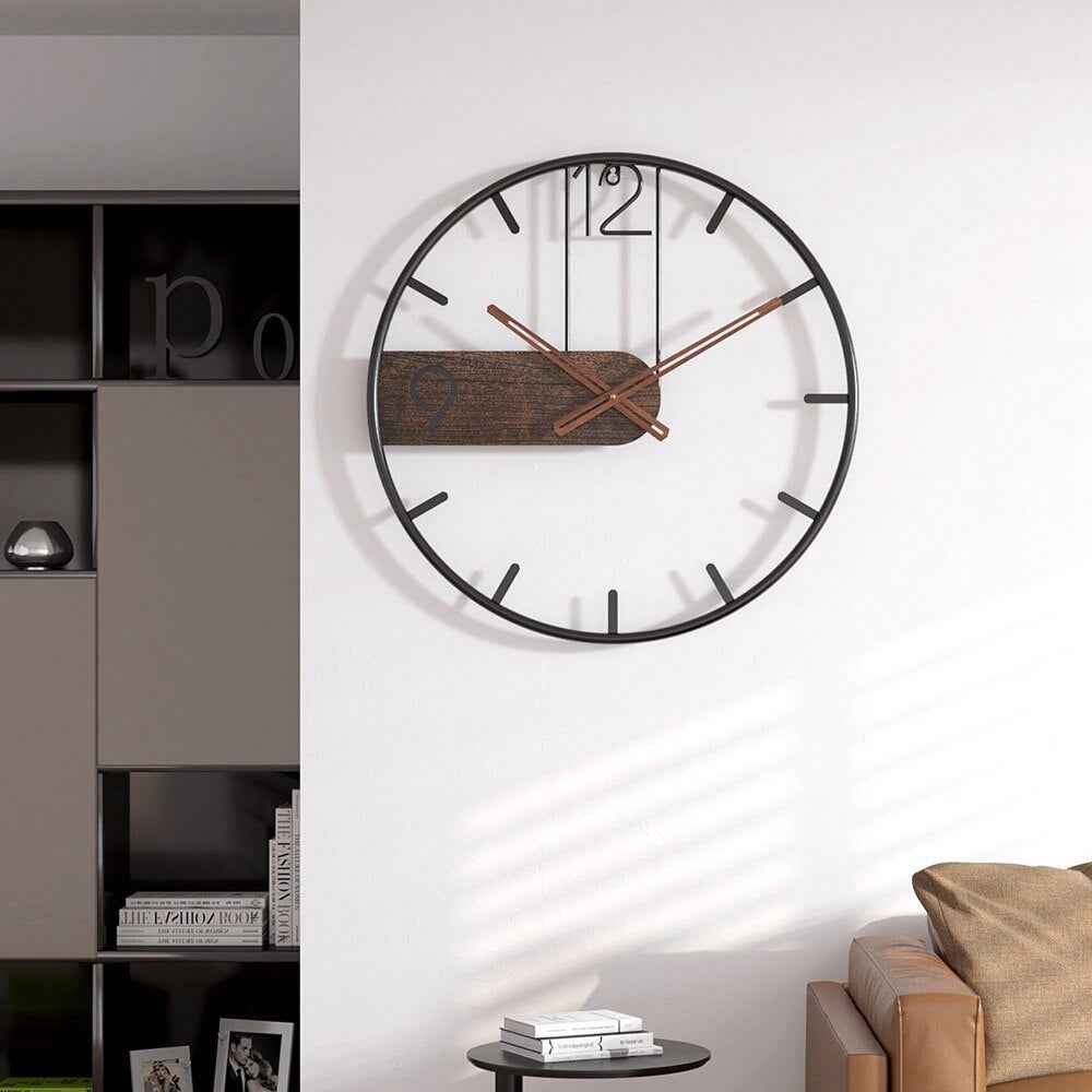 valnød | Elegant designet Uhr - Udvid dit rum mit et raffineret miks af materialer