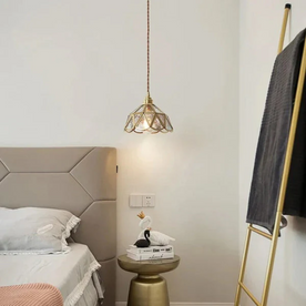 Elegante Pendelleuchte mit Glas-Lateindesign für ein stilvolles Interieur