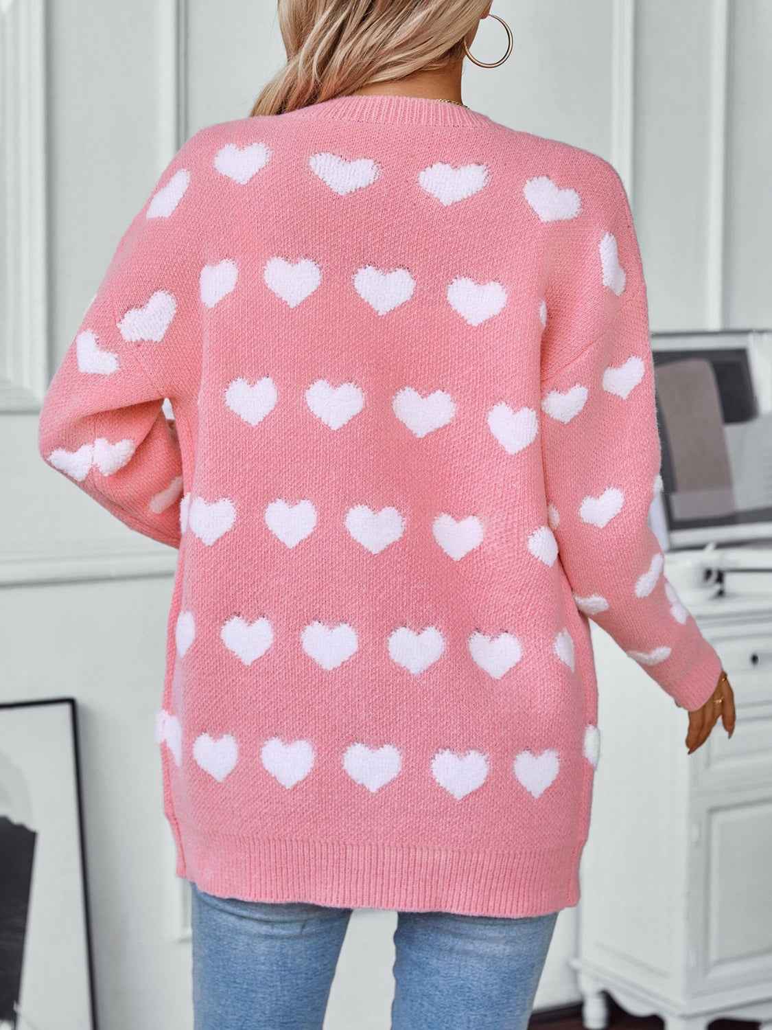 Herzbedruckte V-Ausschnitt-Strickjacke mit Knopfleiste und langen Ärmeln