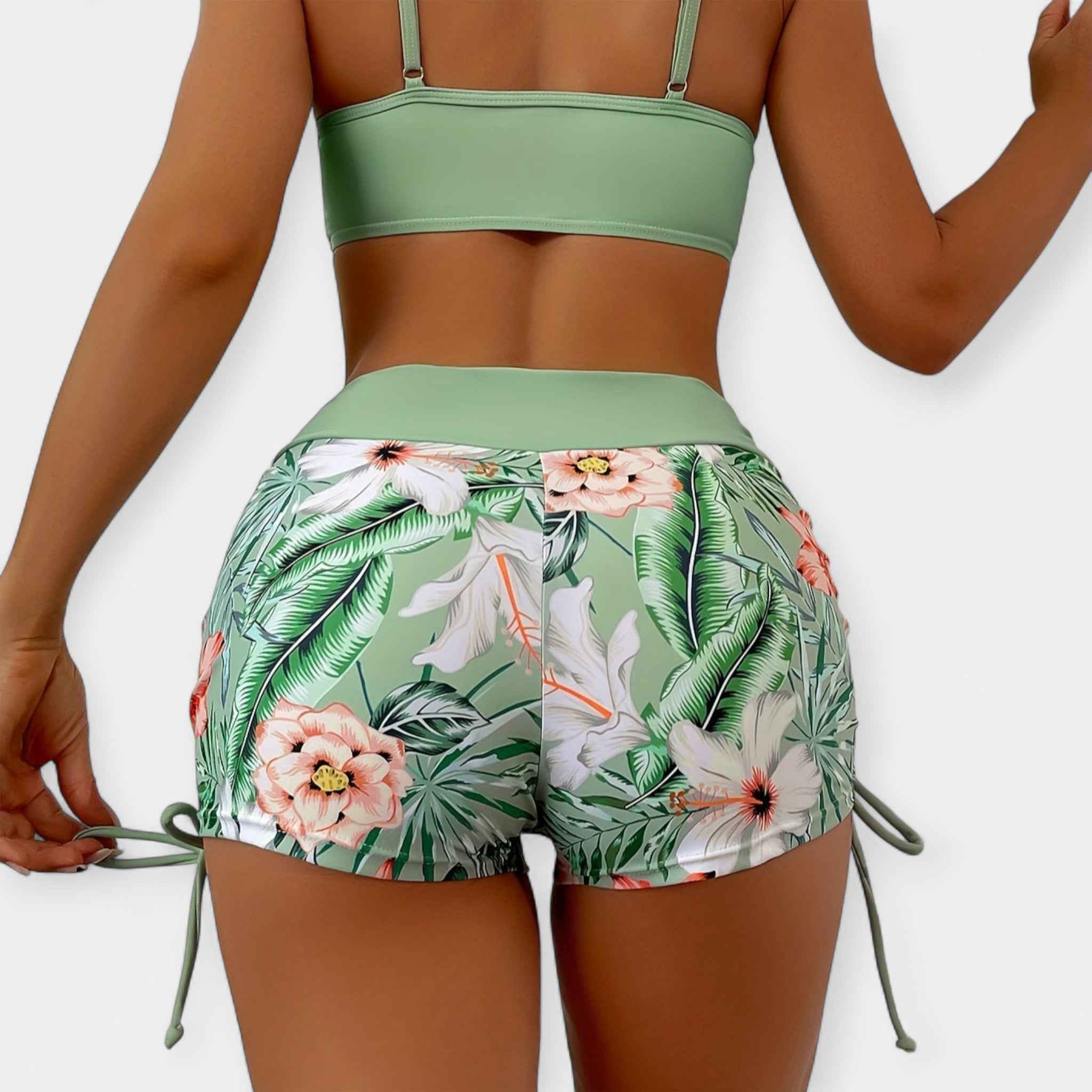 Hochtaillierter Bikini mit tropischen Mustern