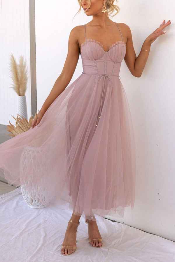 Elegantes Maxikleid aus Chiffon mit Trägern für eine moderne Prinzessinnenparty