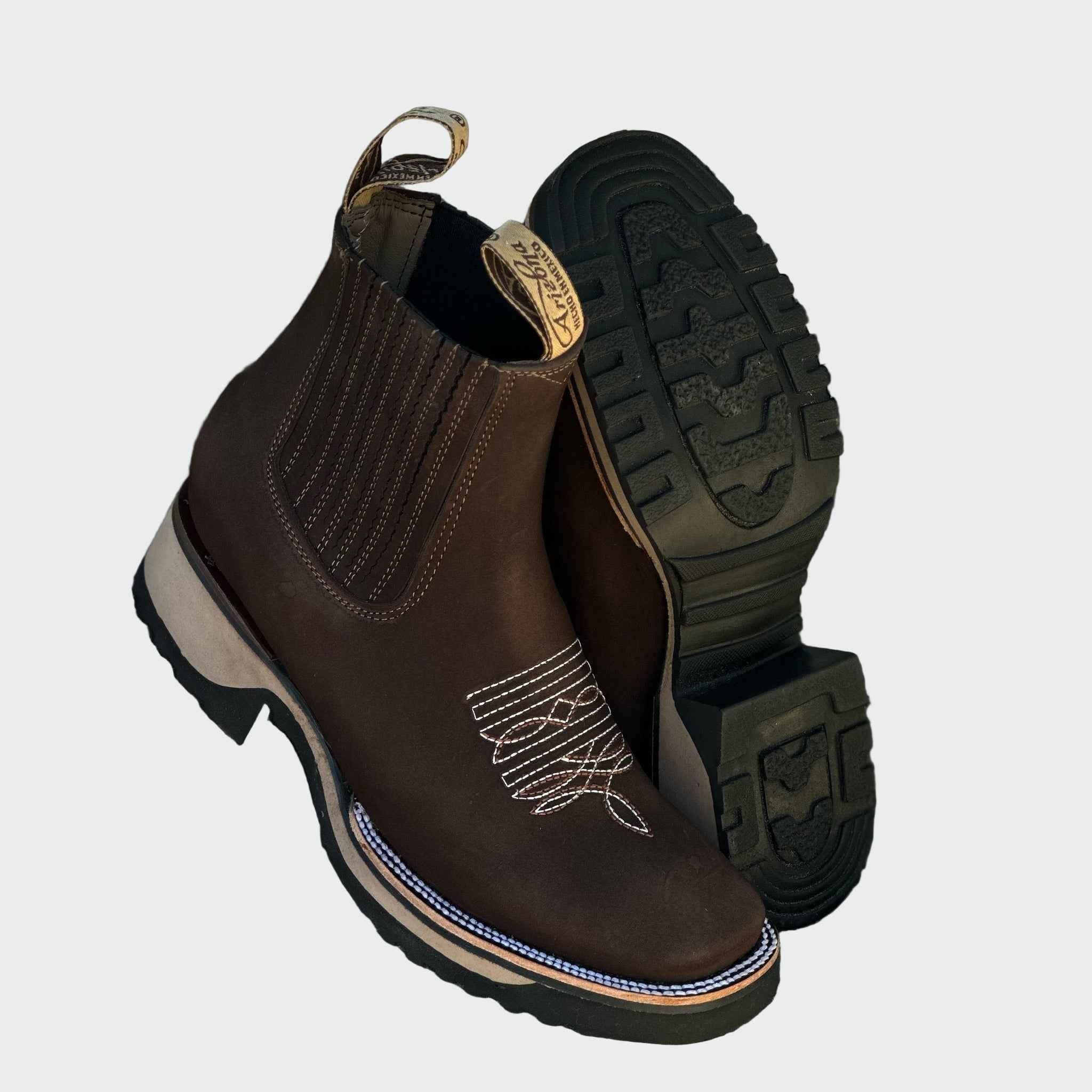 Stilvolle moderne Leder-Cowboystiefel für einen zeitlosen Look