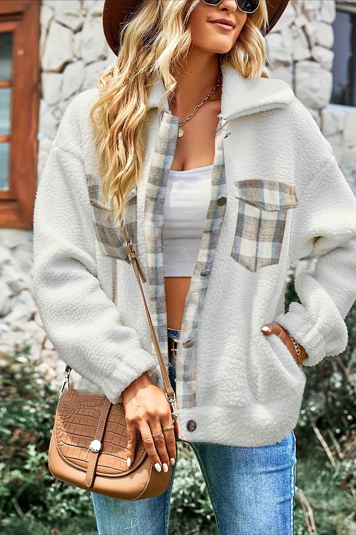 Weißer Wollmantel im Colorblock- und Karo-Design