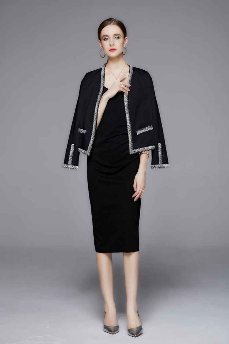 Kurze offene Jacke mit Perlen für einen eleganten Look