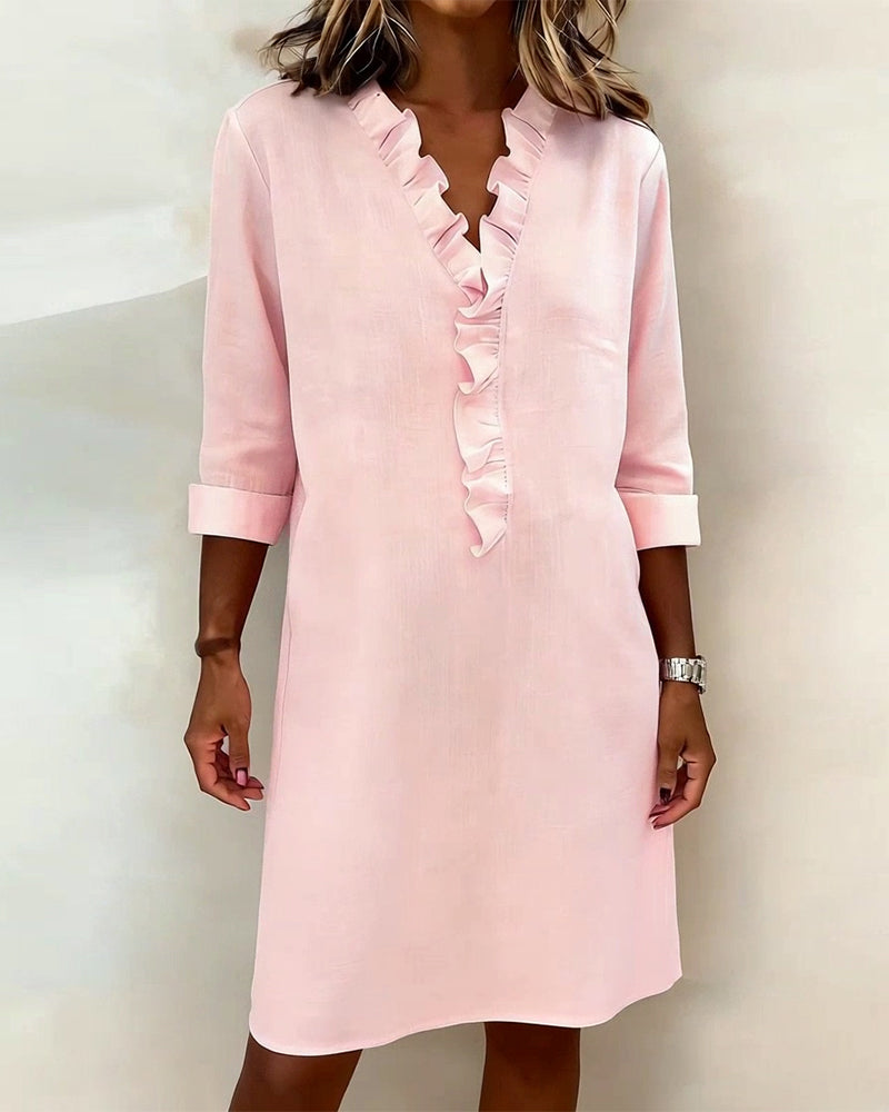 Sommerkleid mit V-Ausschnitt, Rüschen und Leinen-Baumwolle