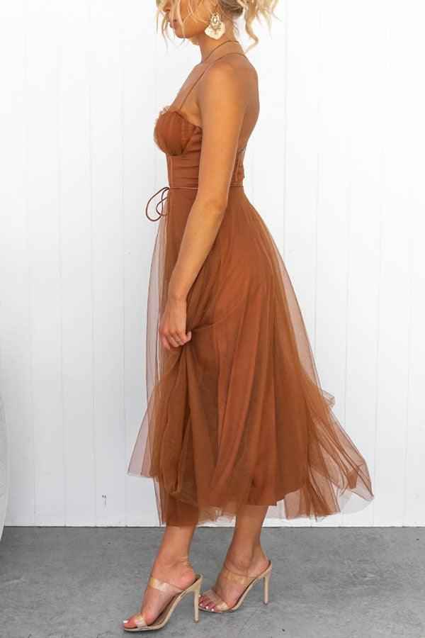 Elegantes Maxikleid aus Chiffon mit Trägern für eine moderne Prinzessinnenparty