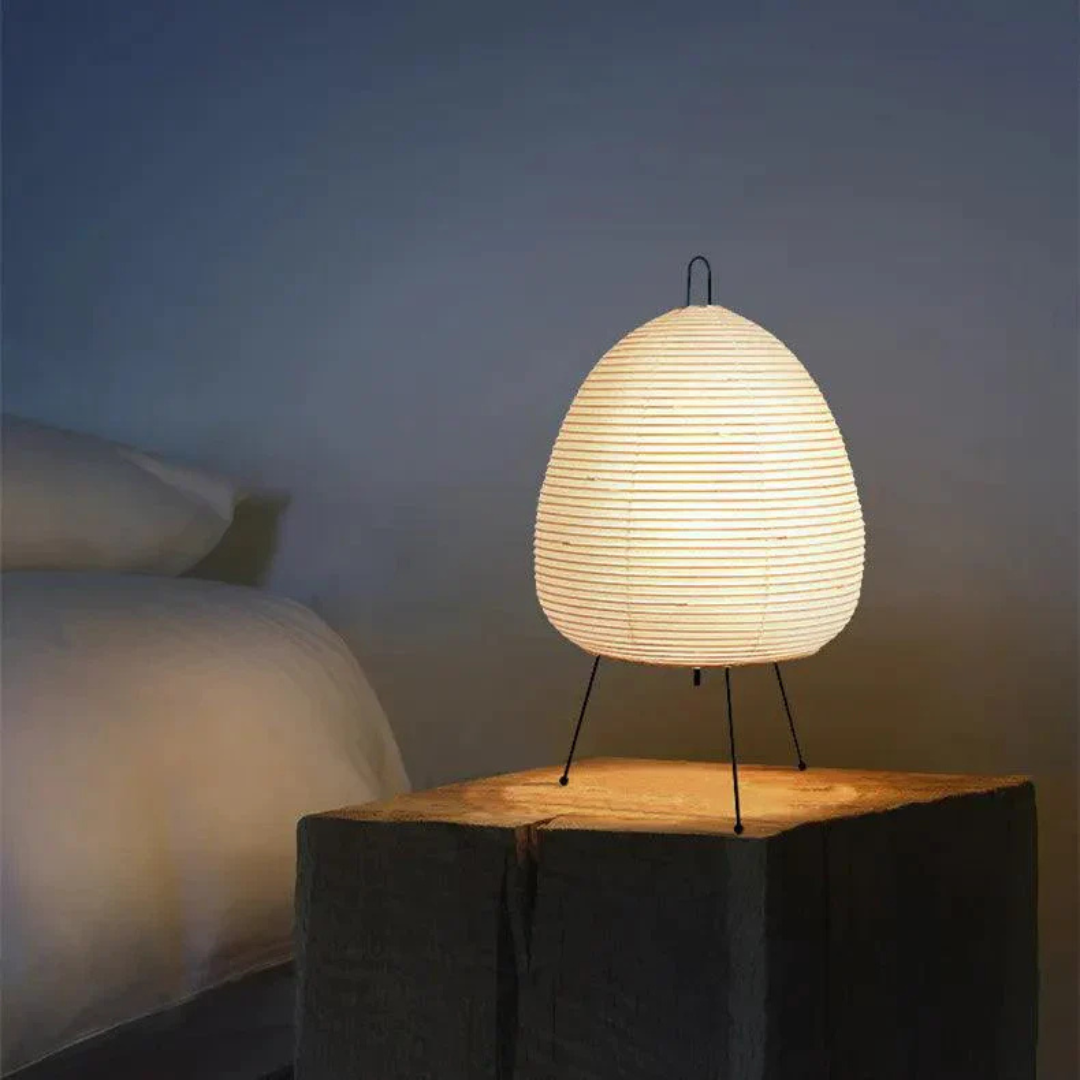 Tirva Elegante Japanische Stehlampe für eine Warme und Stilvolle Atmosphäre